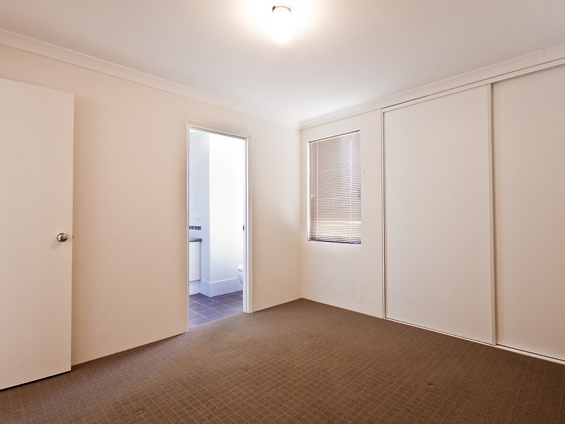 4/104 Westfield Road, Kelmscott WA 6111