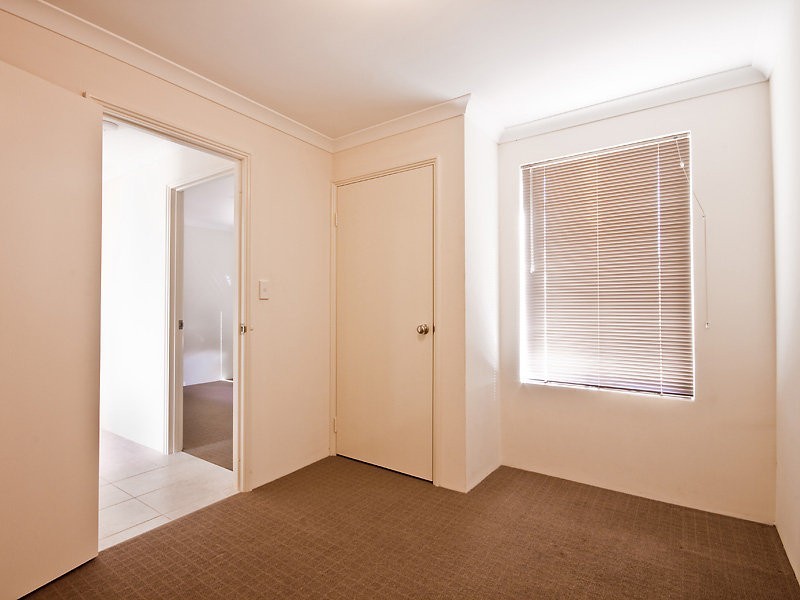 4/104 Westfield Road, Kelmscott WA 6111