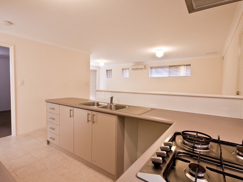 4/104 Westfield Road, Kelmscott WA 6111