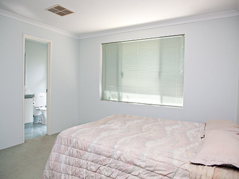 2/12 Montes, Riverton WA 6148