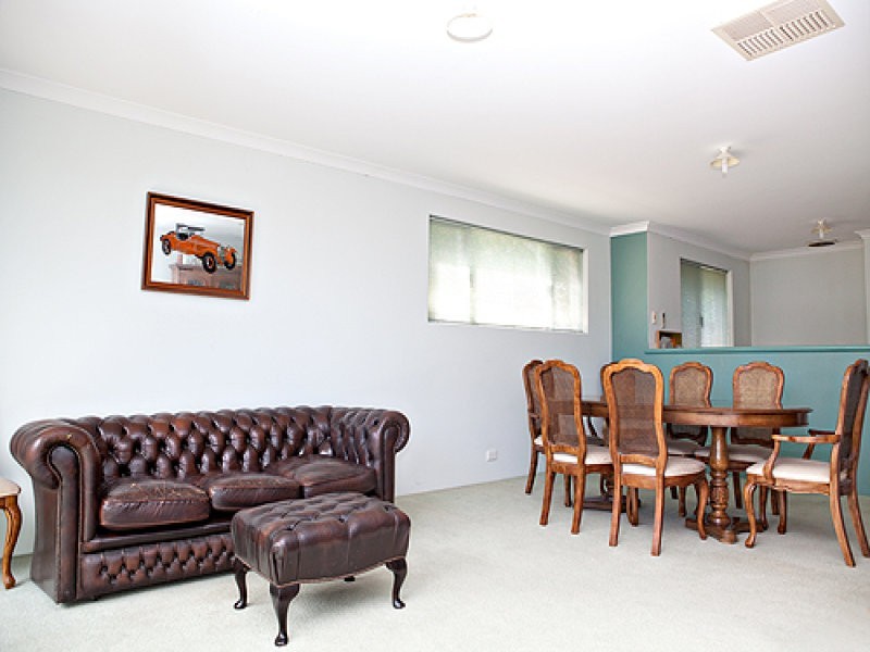 2/12 Montes, Riverton WA 6148