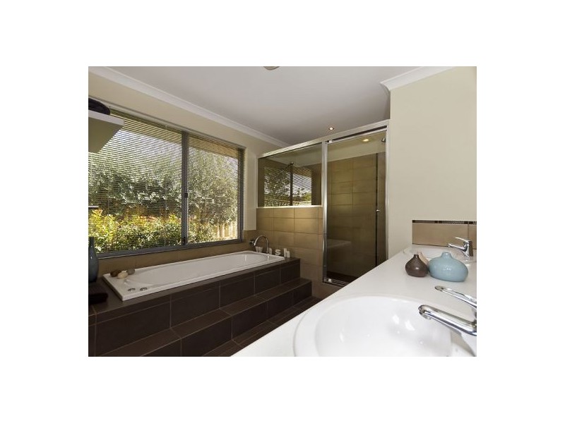 25 Cohen Vista, Lakelands WA 6180