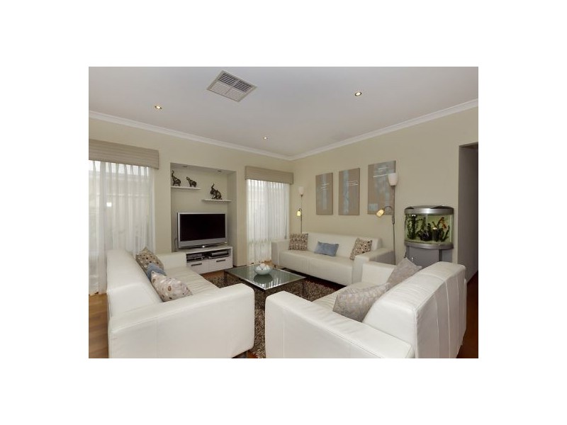 25 Cohen Vista, Lakelands WA 6180