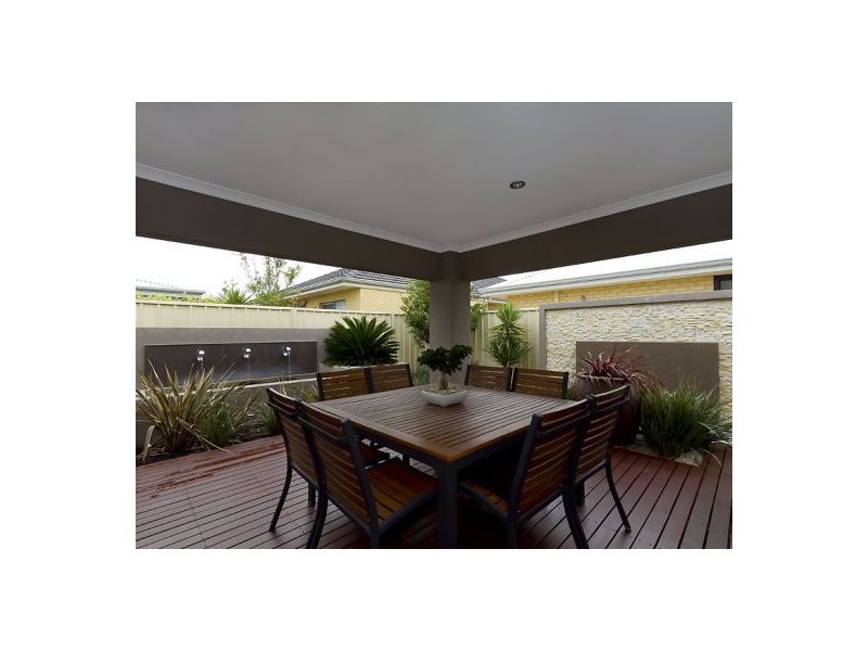 25 Cohen Vista, Lakelands WA 6180