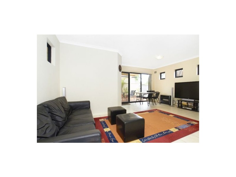 15c Woodchester, Nollamara WA 6061