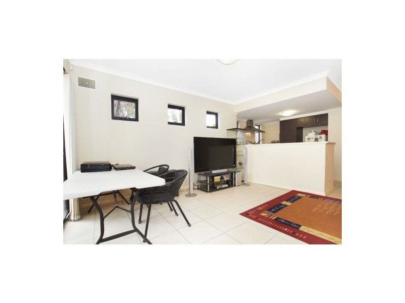 15c Woodchester, Nollamara WA 6061