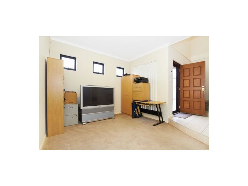 15c Woodchester, Nollamara WA 6061