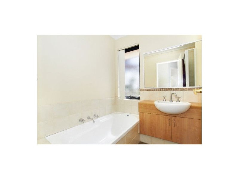 15c Woodchester, Nollamara WA 6061