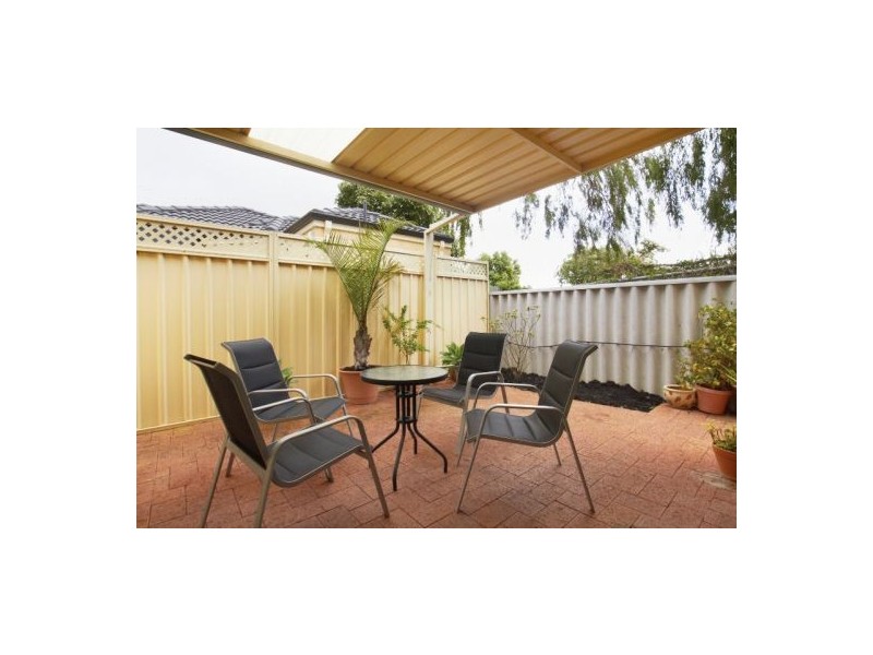 15c Woodchester, Nollamara WA 6061