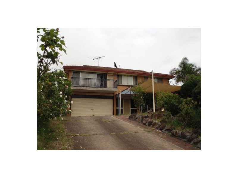 27 Tatani Ave, Green Valley NSW 2168