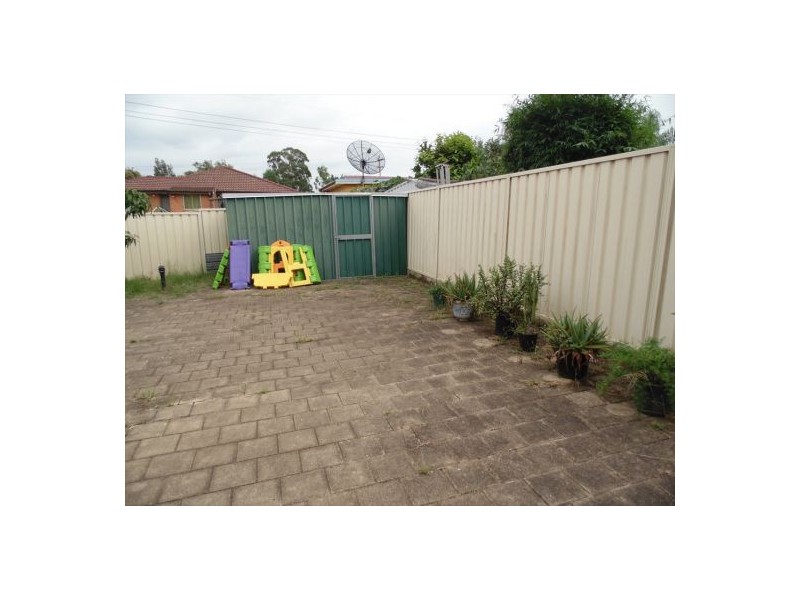 27 Tatani Ave, Green Valley NSW 2168