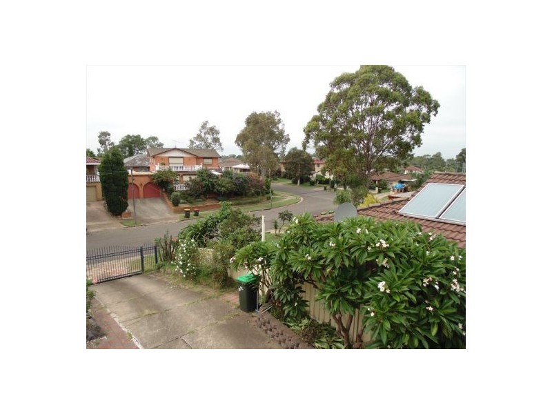 27 Tatani Ave, Green Valley NSW 2168