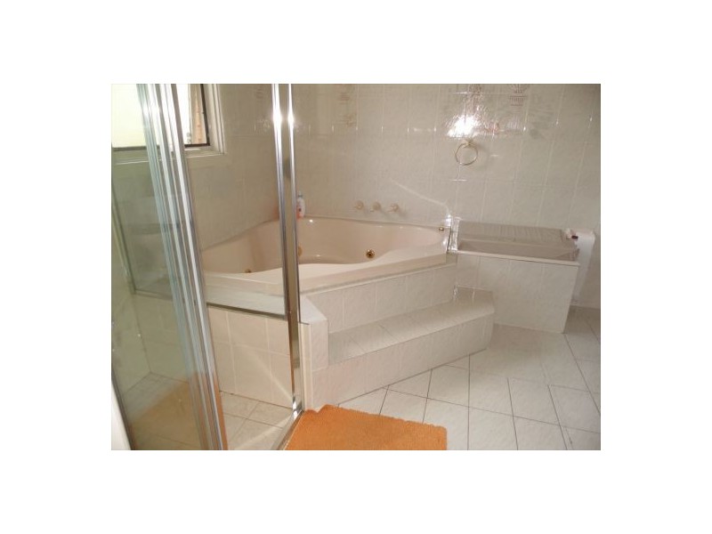 11 Cumming Cres, Lansvale NSW 2166