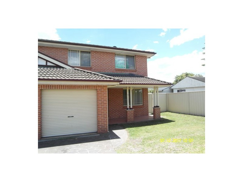 2/303 Macquarie St, South Windsor NSW 2756