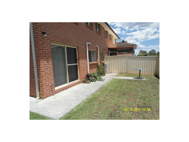 2/303 Macquarie St, South Windsor NSW 2756