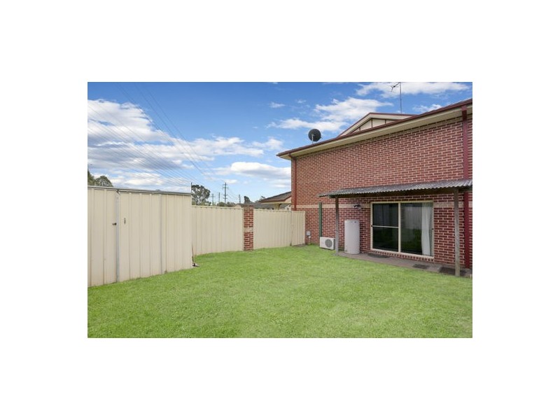 2/74 Woods Road, South Windsor NSW 2756