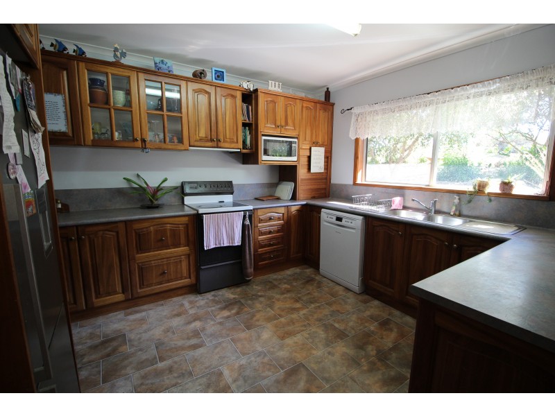 174 Anderson Rd, Peeramon QLD 4885