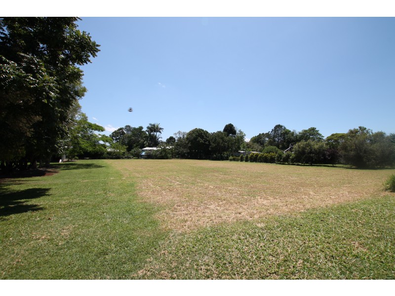 8 Cassia Street, Yungaburra QLD 4884