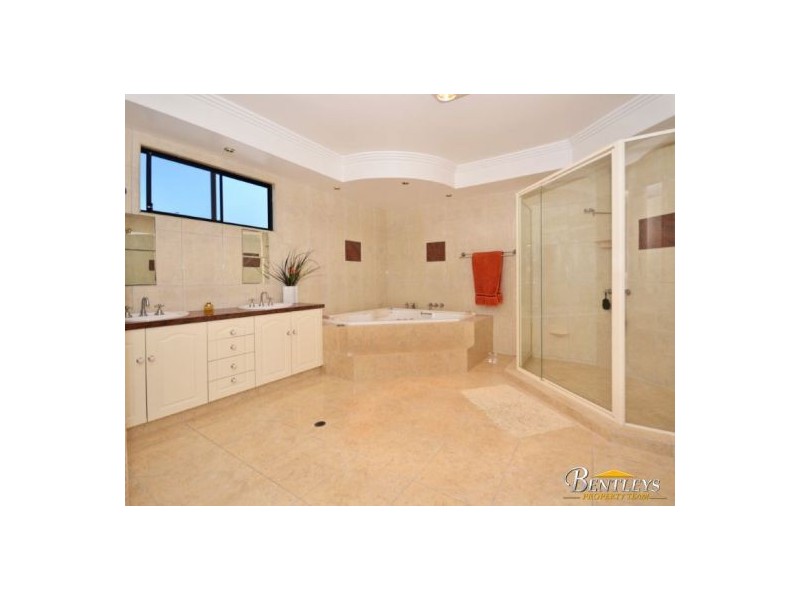 35 Sunbird Chase, Parrearra QLD 4575