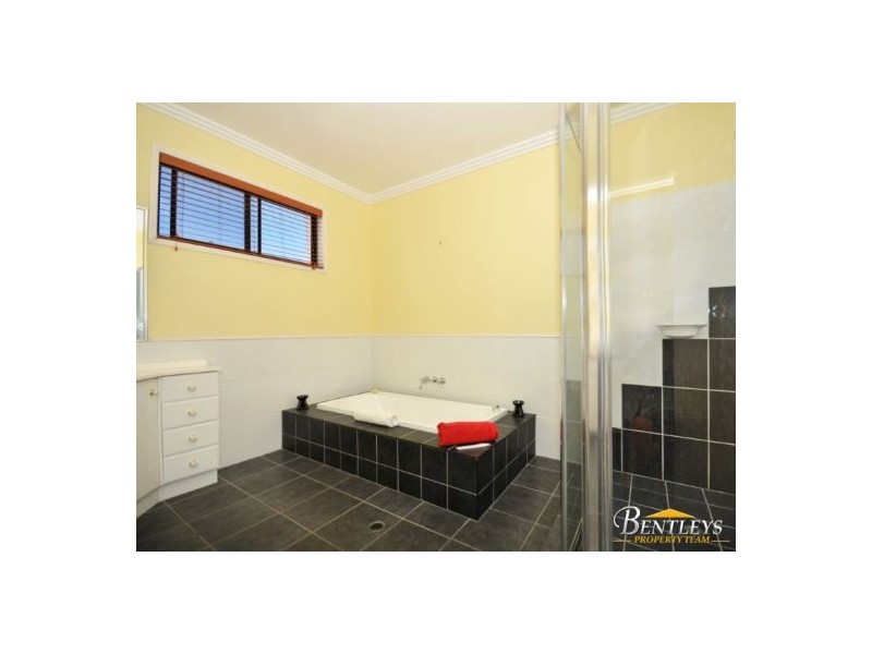 35 Sunbird Chase, Parrearra QLD 4575