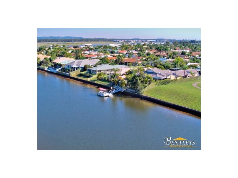 8 Royal Close, Wurtulla QLD 4575