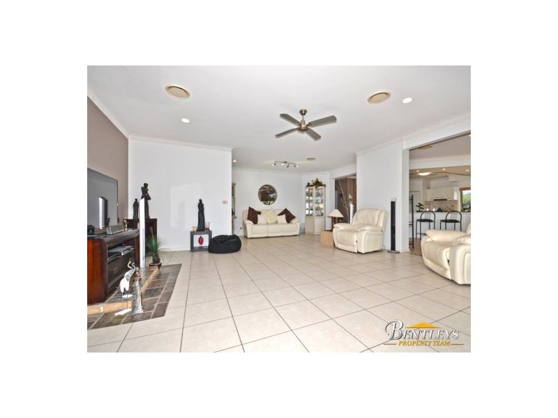 8 Royal Close, Wurtulla QLD 4575