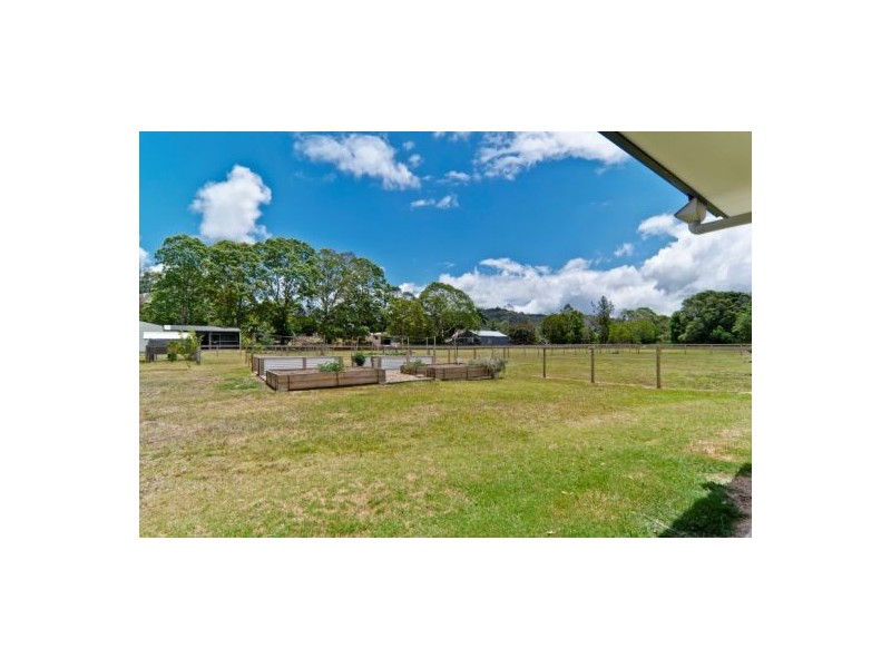 32 Andersen Road, Mooloolah Valley QLD 4553