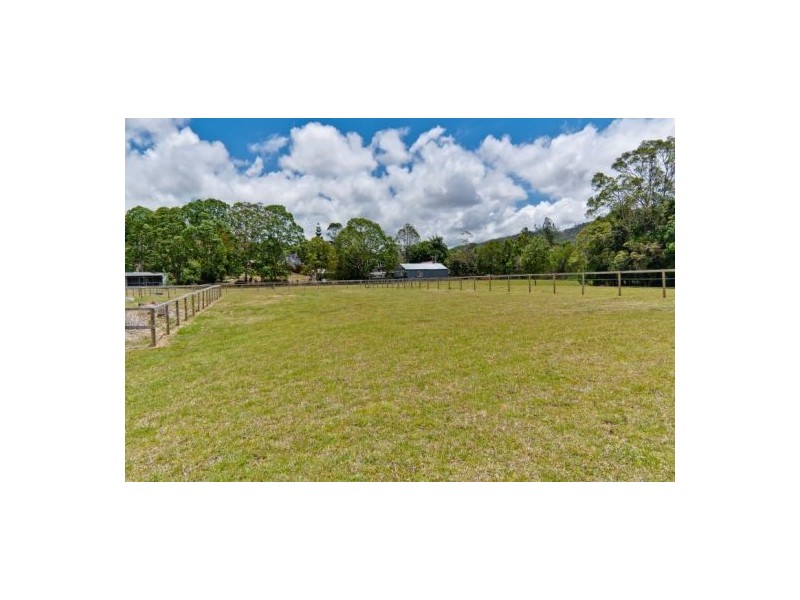 32 Andersen Road, Mooloolah Valley QLD 4553
