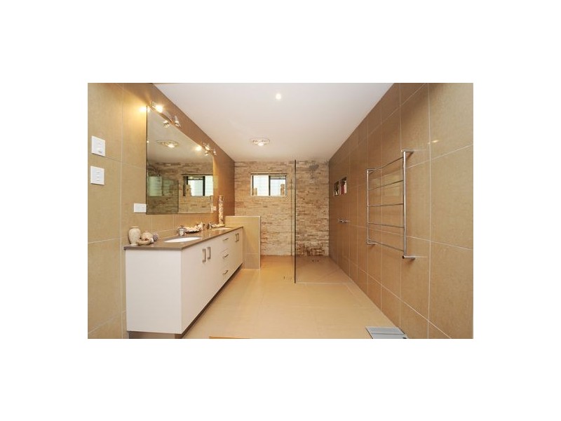 11 Lexington Drive, Little Mountain QLD 4551