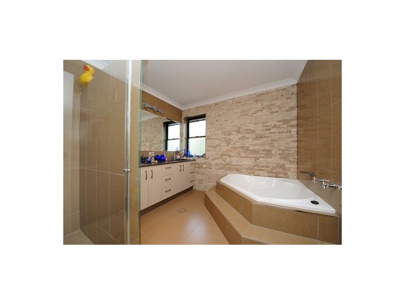 11 Lexington Drive, Little Mountain QLD 4551