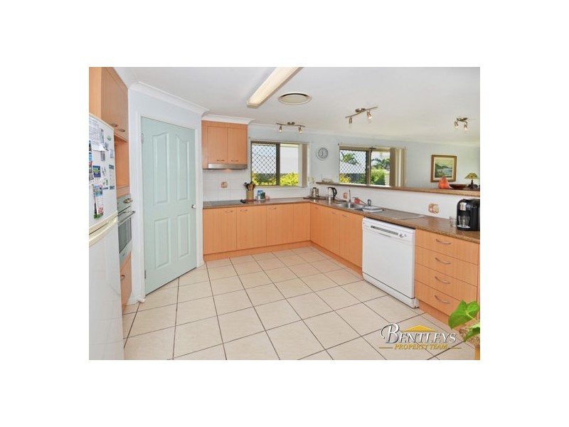 6 Eastern Rise, Little Mountain QLD 4551