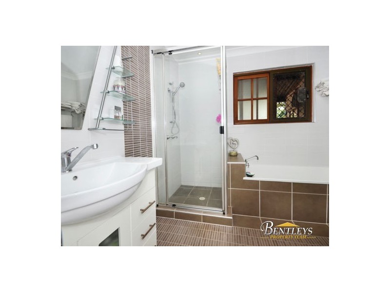 12 Rhodes Place, Aroona QLD 4551