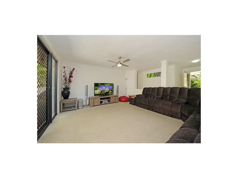 7 Hillside Court, Little Mountain QLD 4551