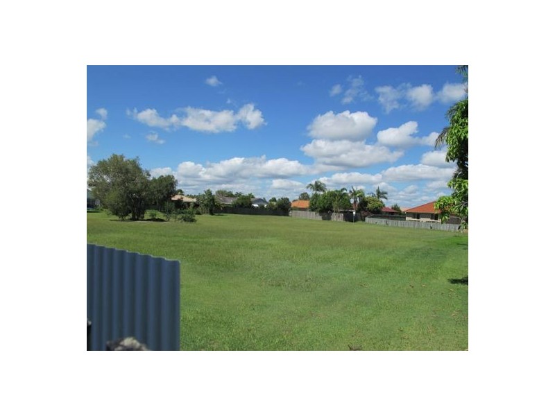 20 Lakeshore Place, Little Mountain QLD 4551