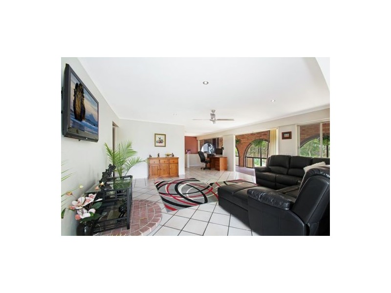 98 Sugar Bag Road, Little Mountain QLD 4551