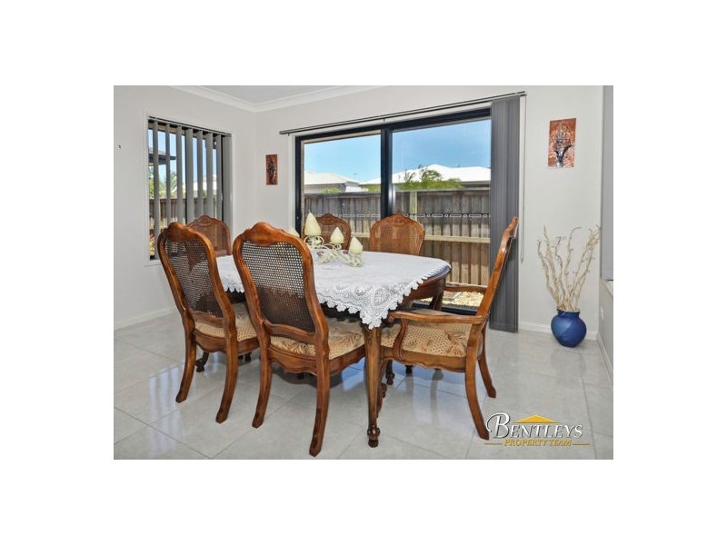 1 Forest View Way, Little Mountain QLD 4551