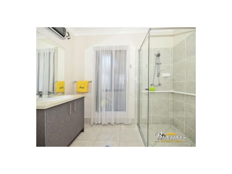 1 Forest View Way, Little Mountain QLD 4551