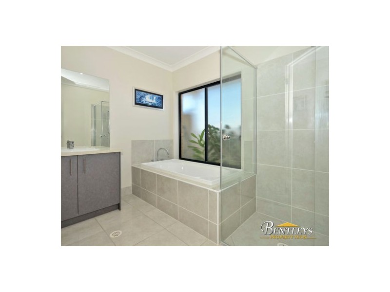 1 Forest View Way, Little Mountain QLD 4551