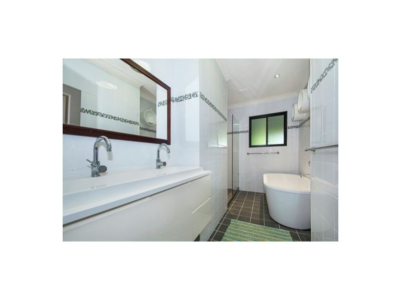 28 Clearview Drive, Glass House Mountains QLD 4518