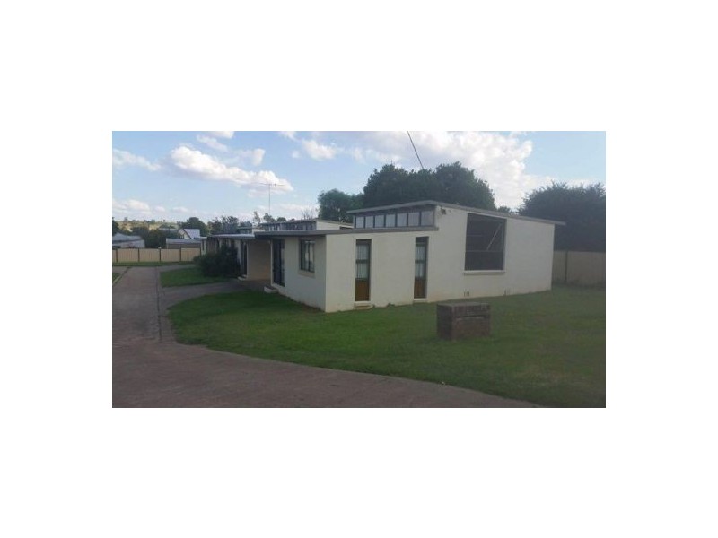 8 Davies Street, Yarraman QLD 4614