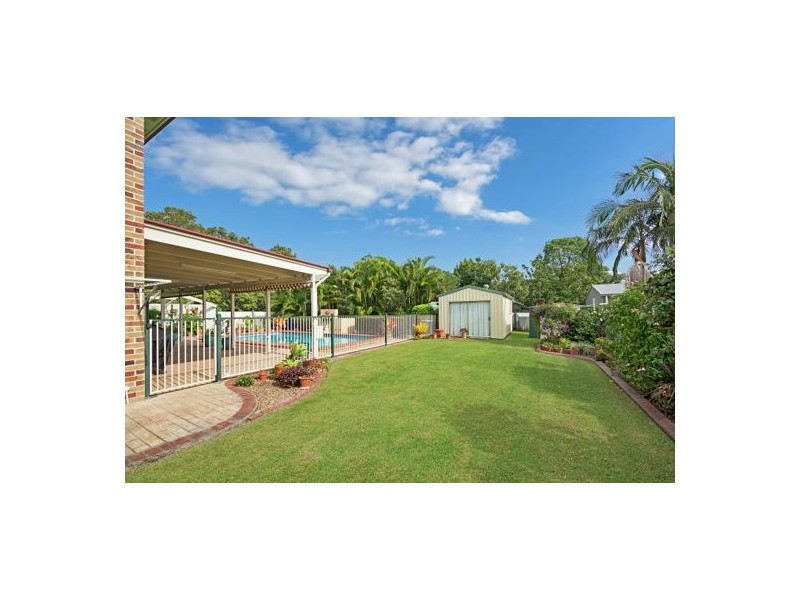 16 Bellevue Drive, Little Mountain QLD 4551