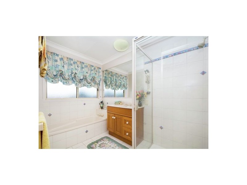 16 Bellevue Drive, Little Mountain QLD 4551