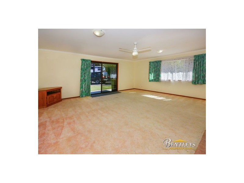 4 Casuarina Drive, Little Mountain QLD 4551
