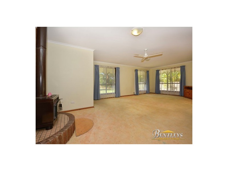 4 Casuarina Drive, Little Mountain QLD 4551