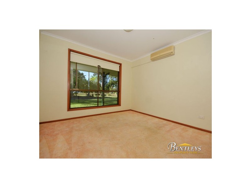 4 Casuarina Drive, Little Mountain QLD 4551