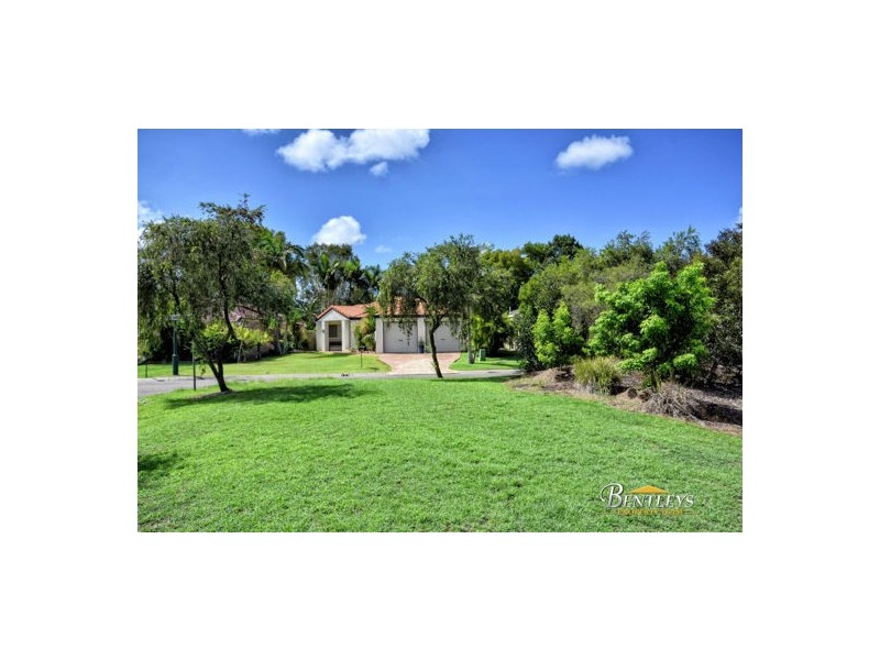 41 Lakeshore Place, Little Mountain QLD 4551