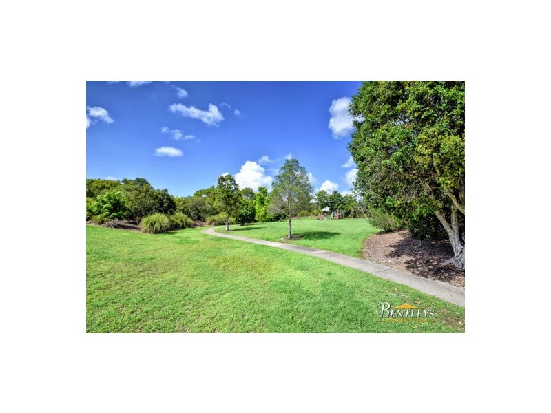 41 Lakeshore Place, Little Mountain QLD 4551