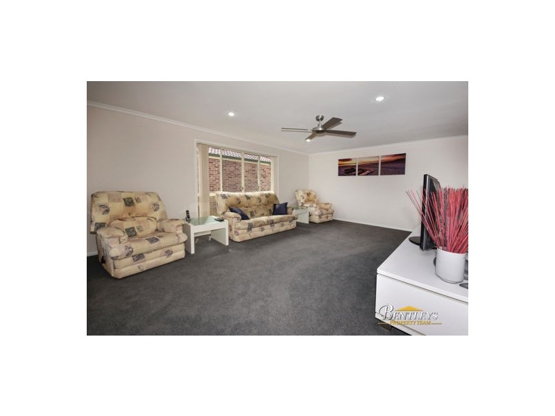 41 Lakeshore Place, Little Mountain QLD 4551