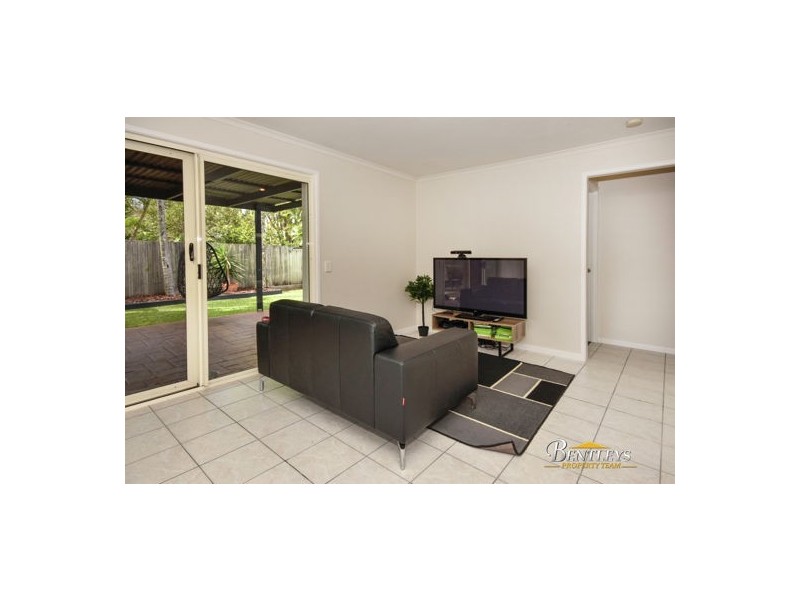 41 Lakeshore Place, Little Mountain QLD 4551