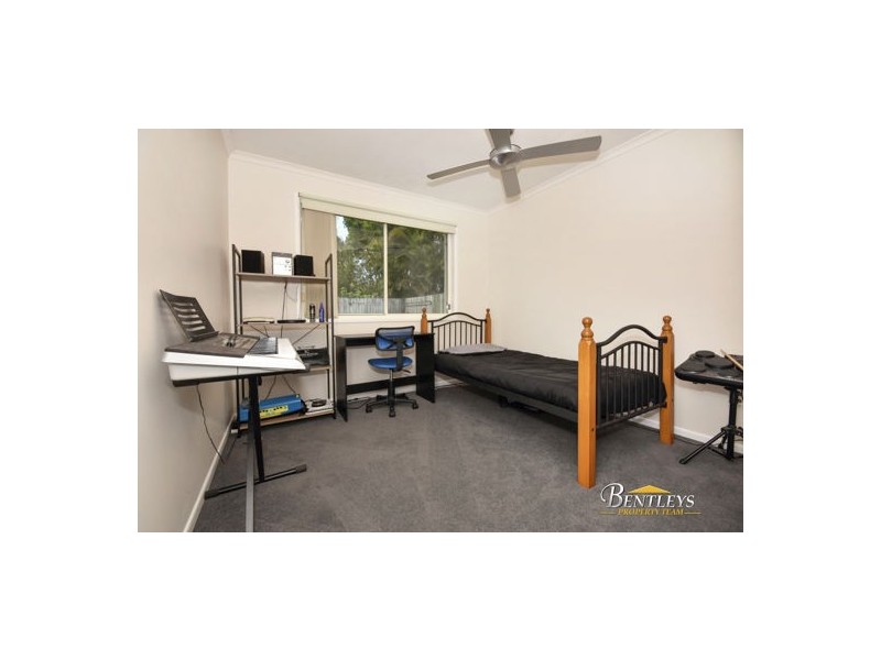 41 Lakeshore Place, Little Mountain QLD 4551
